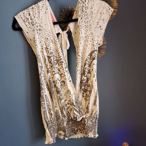 Split front, tie back cap sleeve designed shirt